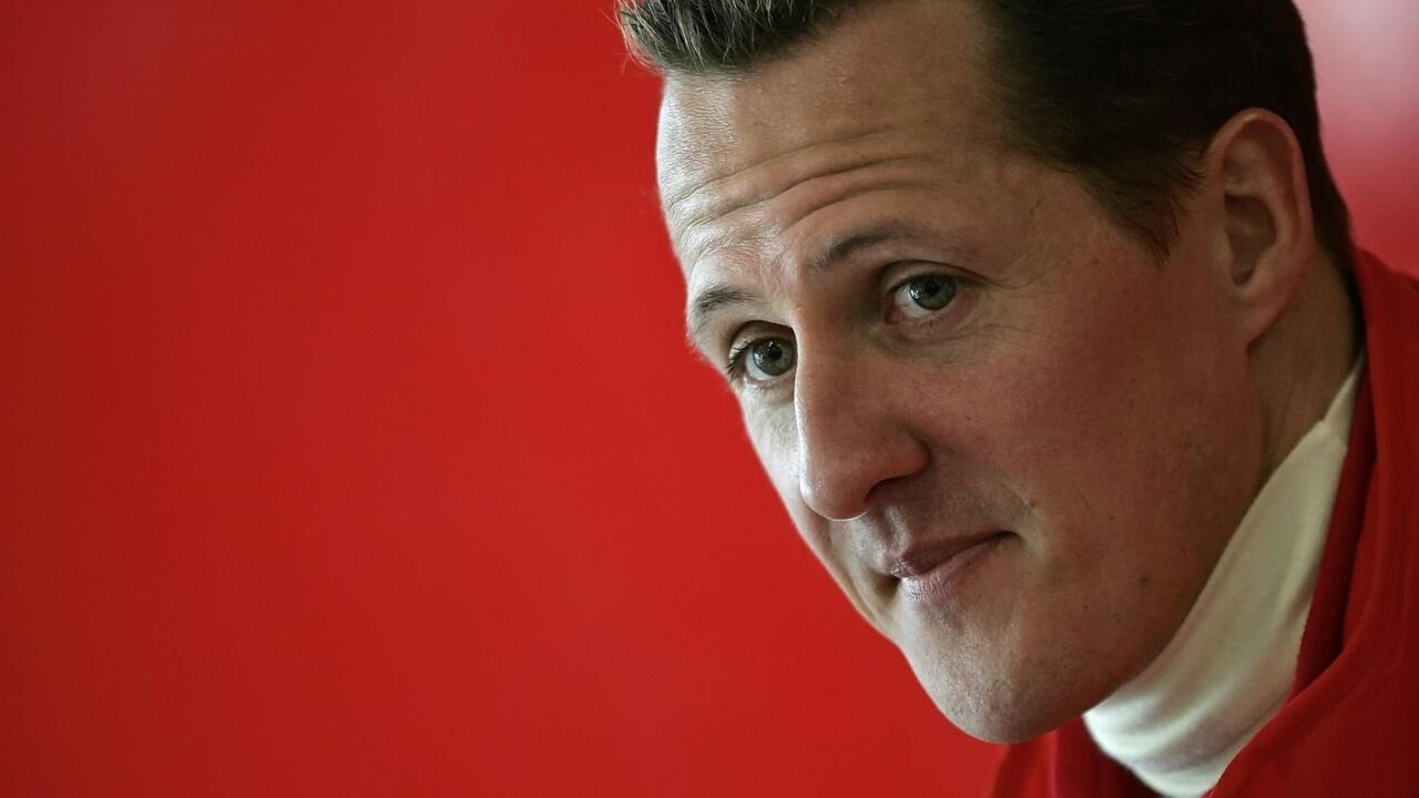 Michael Schumacher sai do coma e deixa hospital em Grenoble